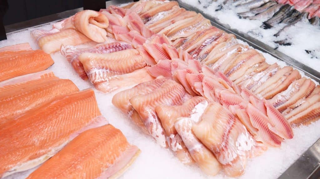 Types of fish frozen in a market